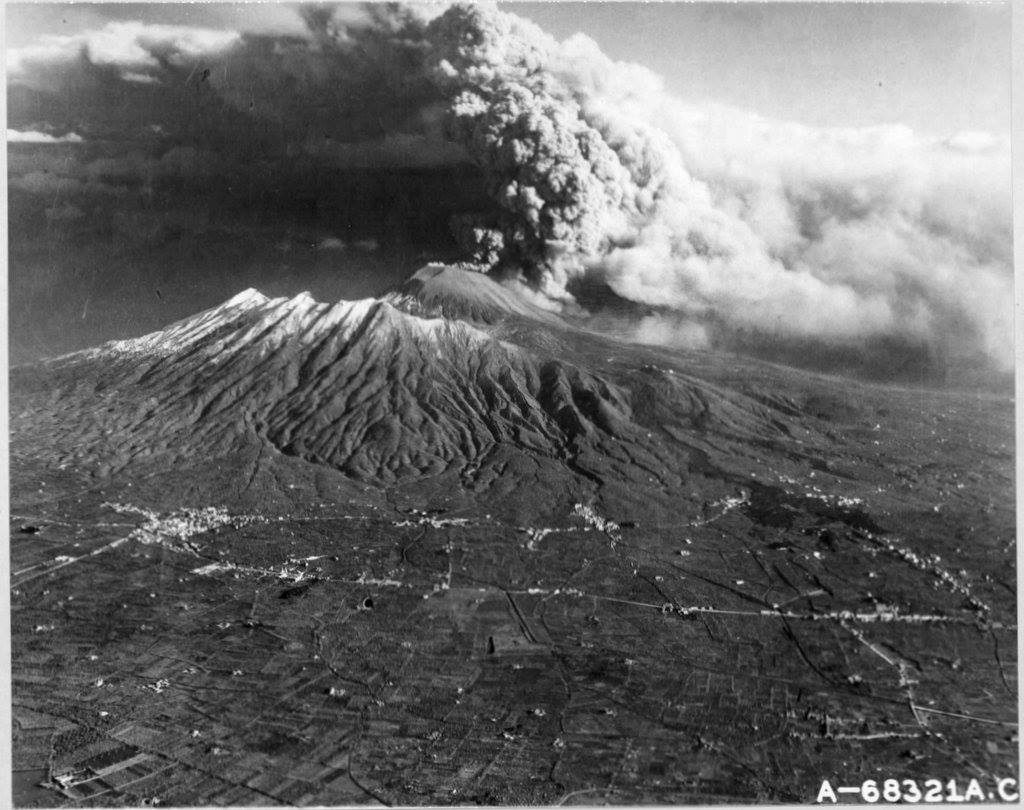 Foto aerea dell'eruzione.